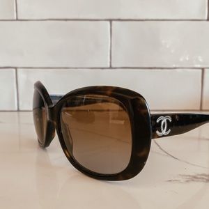Chanel Sunglasses - model #5183